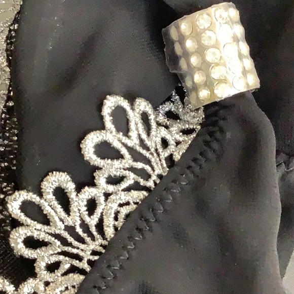 Dreamgirl Size Small silver bedazzled trim top with black thong New Without Tags - Picture 9 of 9